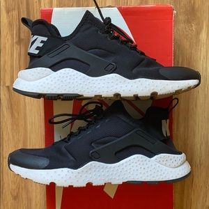 Excellent condition Nike Huarache run ultra